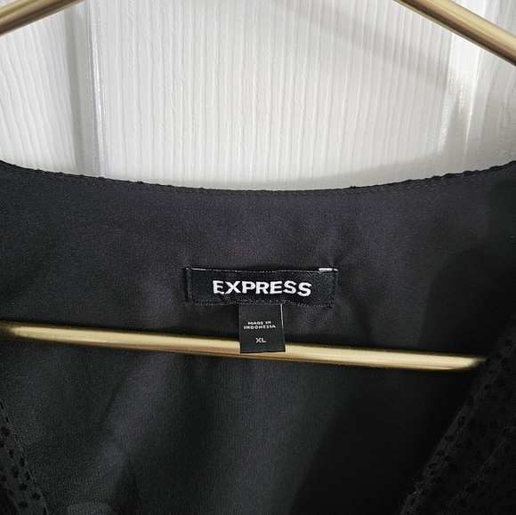 NWOT Express Jacquard Dot Faux Wrap Peplum Top - Picture 8 of 8